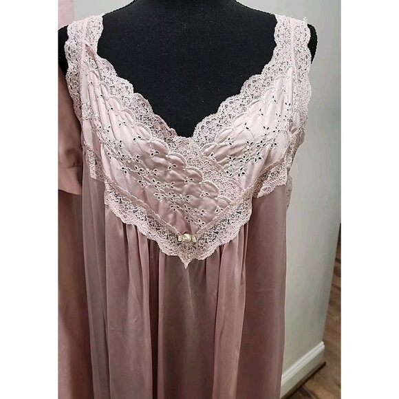 VTG Vanity Fair Pink Floral Eyelet Lace Nightgown Robe Half Zip Housecoat Size L - Picture 2 of 11